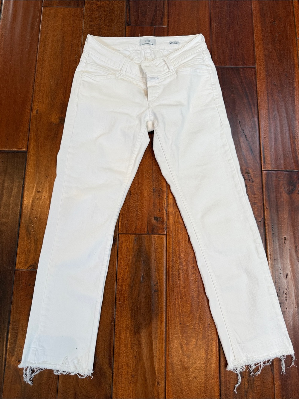 Closed White Straight Leg Jeans with Raw Hem